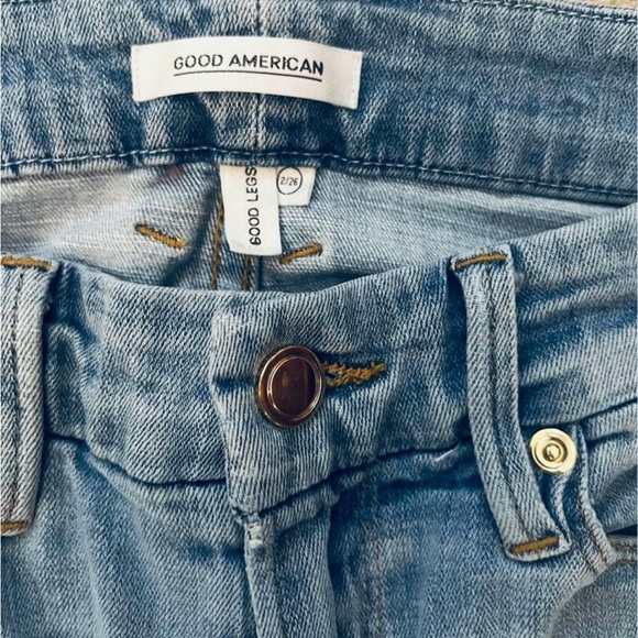 Good American Good Legs High Rise Lightly Distressed Crop Jeans Size 26/2. - Picture 6 of 9